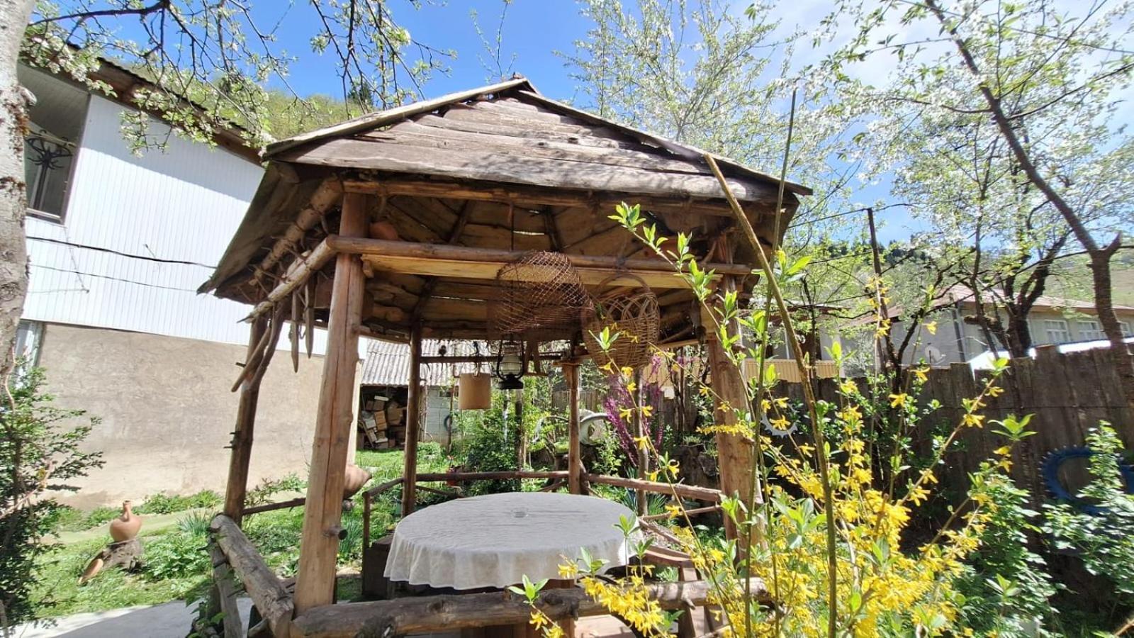 Guest House "Svaneti" Lentekhi Exterior foto