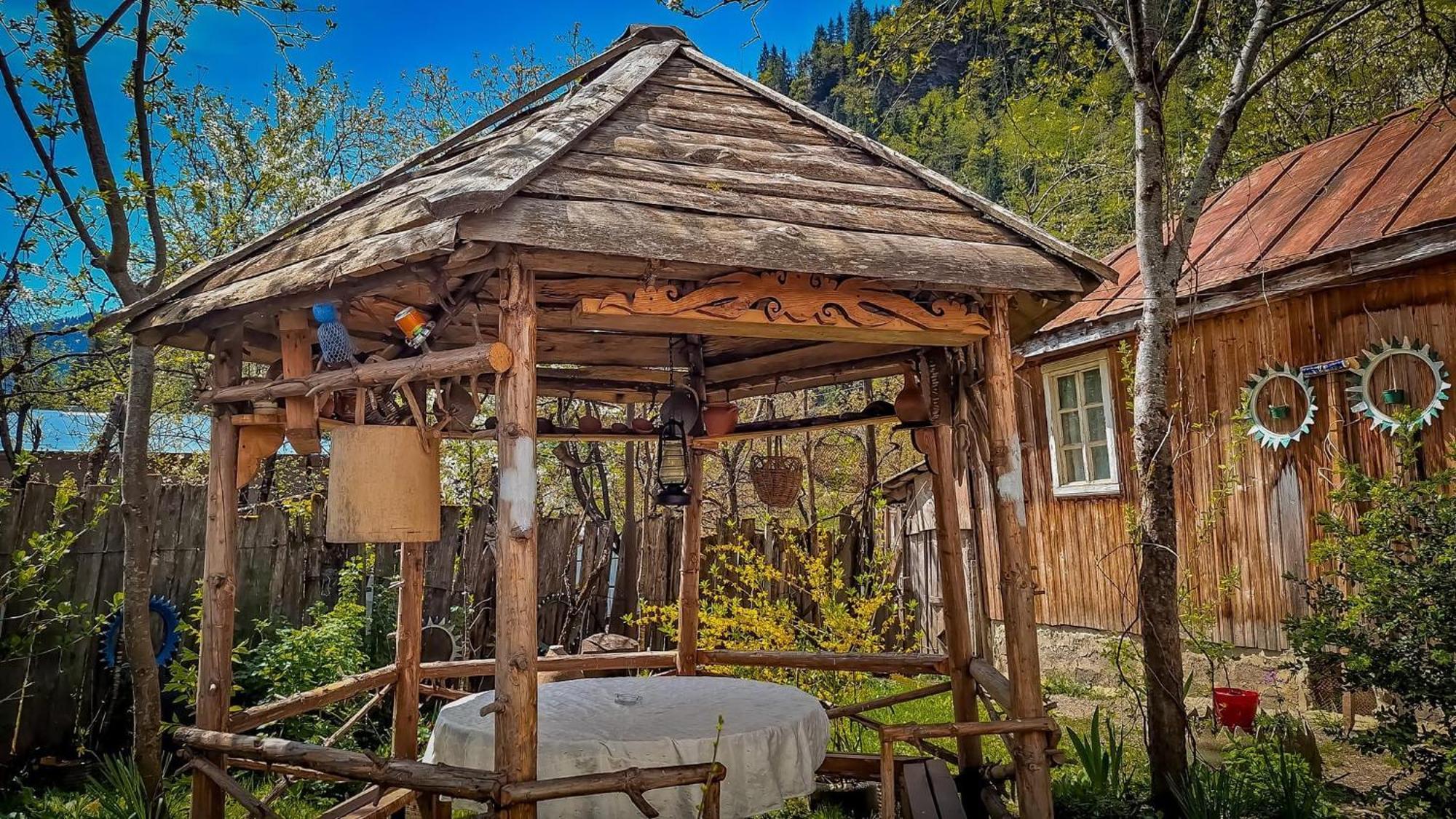 Guest House "Svaneti" Lentekhi Exterior foto