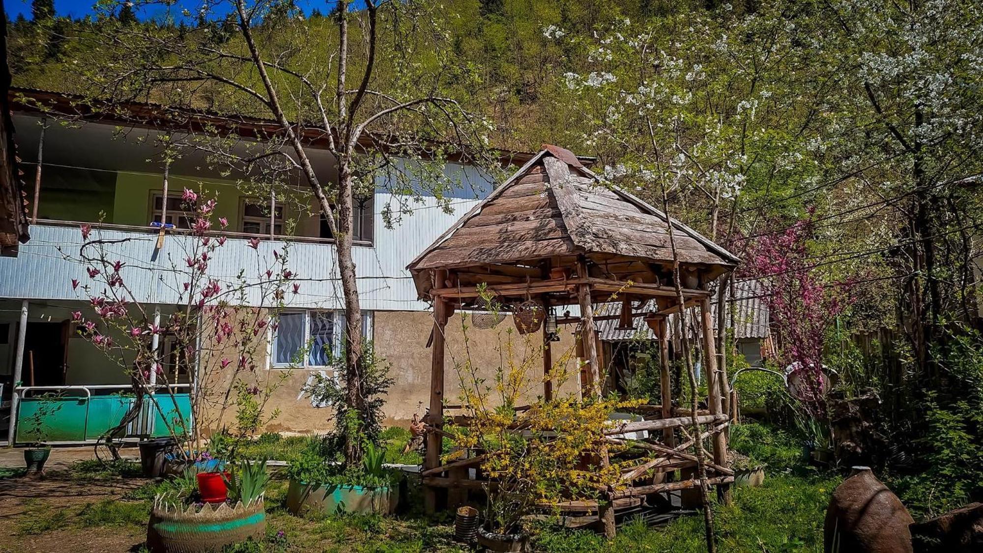 Guest House "Svaneti" Lentekhi Exterior foto